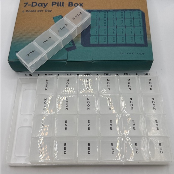 Weekly Multi-Dose Pill Organizer with Clear Compartments Portable Travel - Picture 2 of 2